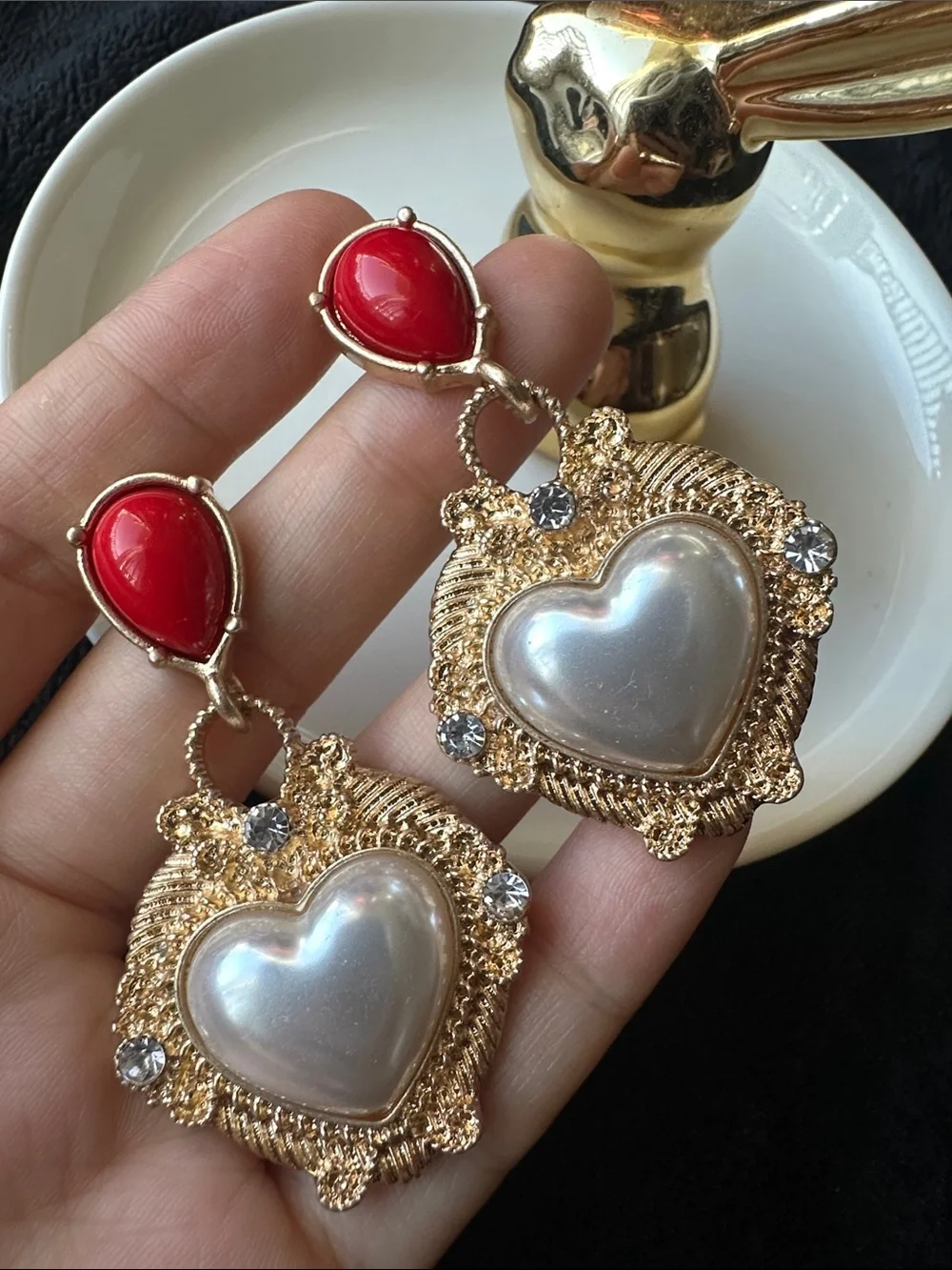 N/A elegant gold